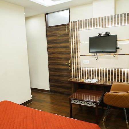 Hotel Batra Home Nizamuddin นิวเดลี ภายนอก รูปภาพ