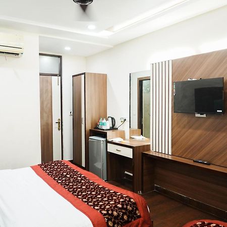 Hotel Batra Home Nizamuddin นิวเดลี ภายนอก รูปภาพ