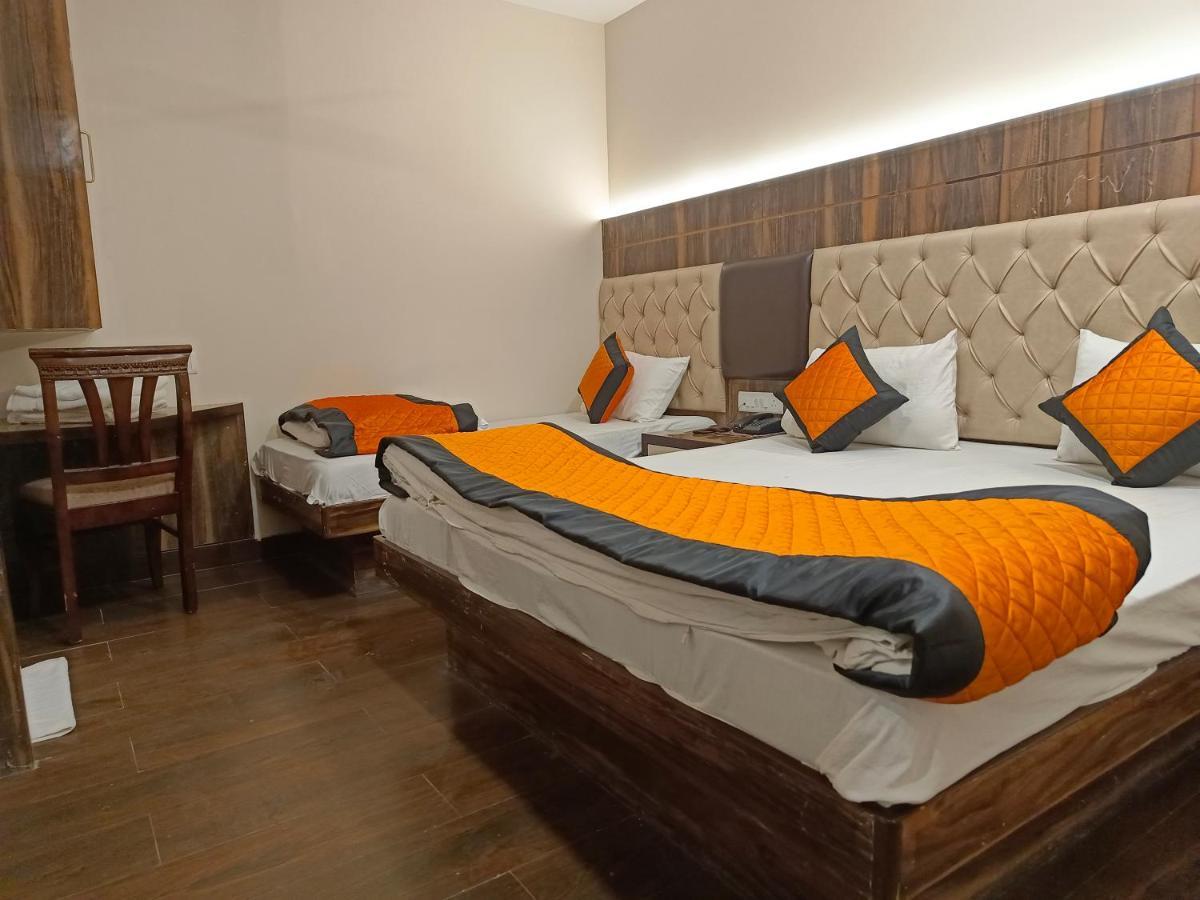 Hotel Batra Home Nizamuddin นิวเดลี ภายนอก รูปภาพ