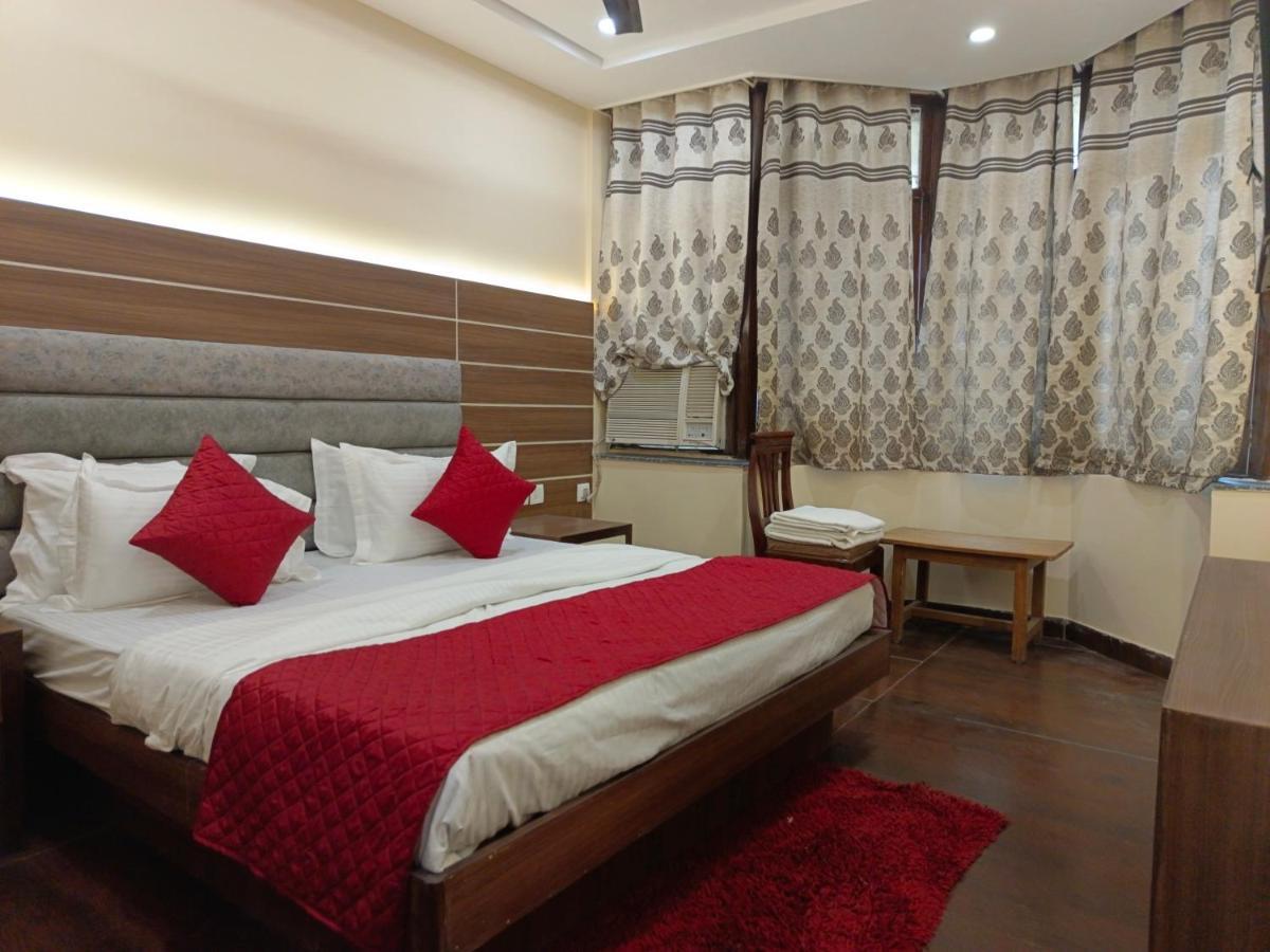 Hotel Batra Home Nizamuddin นิวเดลี ภายนอก รูปภาพ