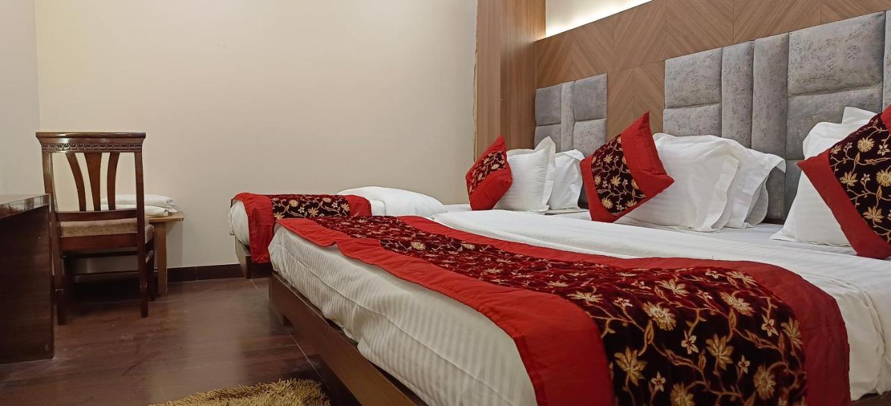 Hotel Batra Home Nizamuddin นิวเดลี ภายนอก รูปภาพ