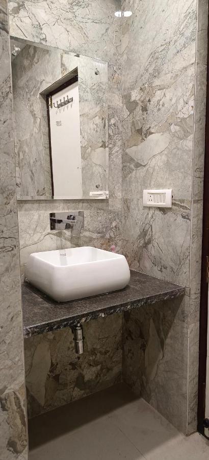 Hotel Batra Home Nizamuddin นิวเดลี ภายนอก รูปภาพ