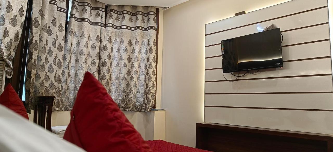 Hotel Batra Home Nizamuddin นิวเดลี ภายนอก รูปภาพ