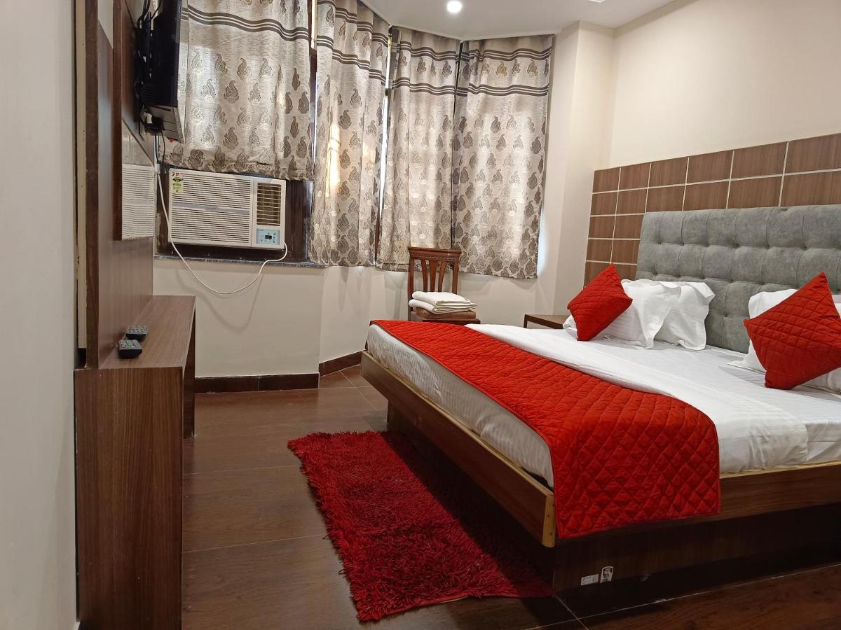 Hotel Batra Home Nizamuddin นิวเดลี ภายนอก รูปภาพ