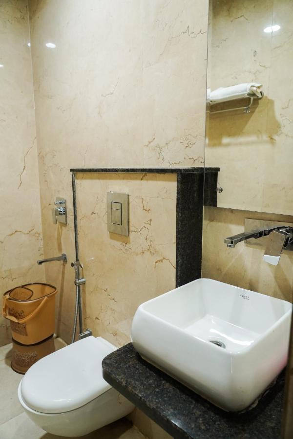 Hotel Batra Home Nizamuddin นิวเดลี ภายนอก รูปภาพ