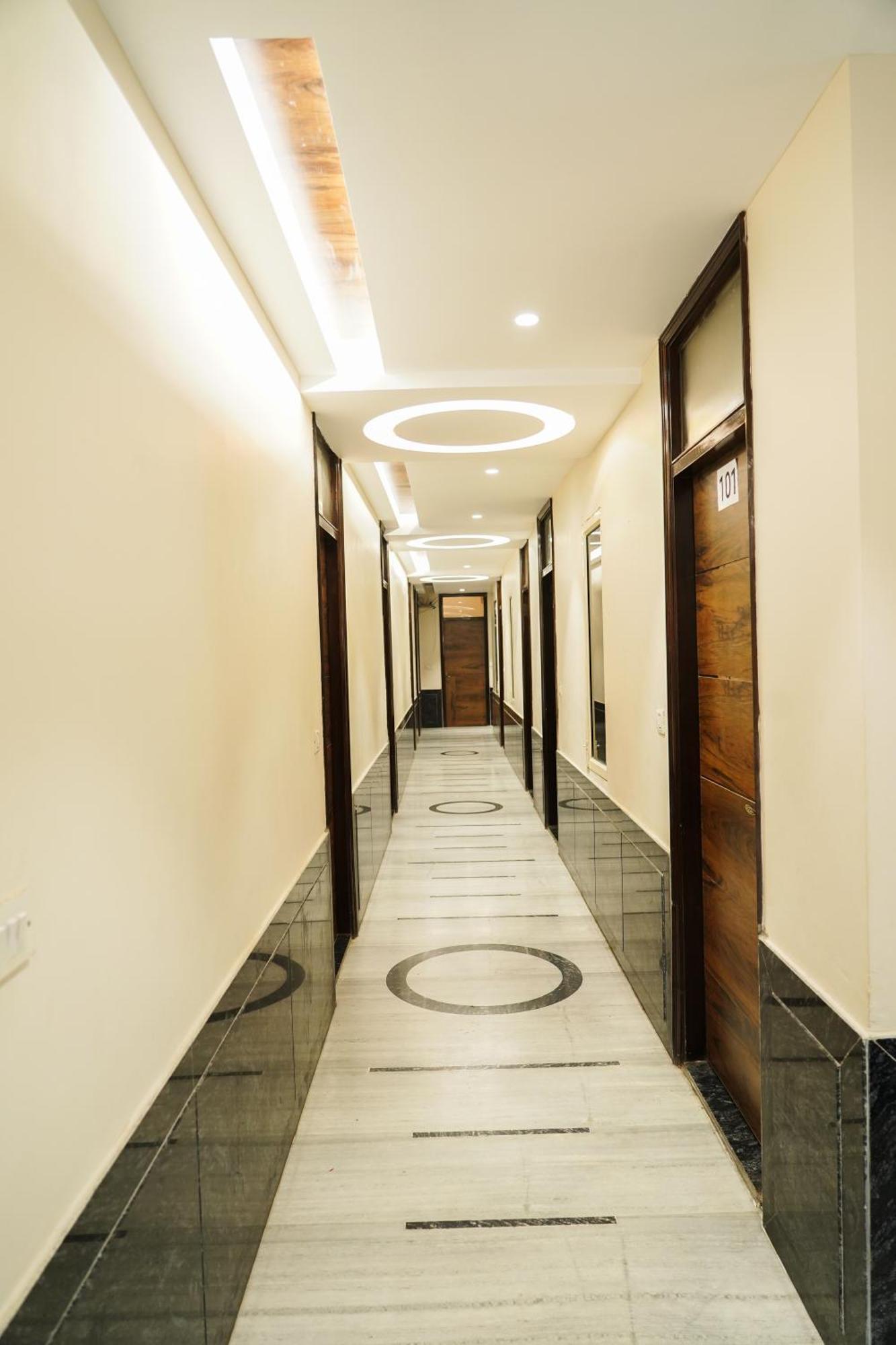 Hotel Batra Home Nizamuddin นิวเดลี ภายนอก รูปภาพ