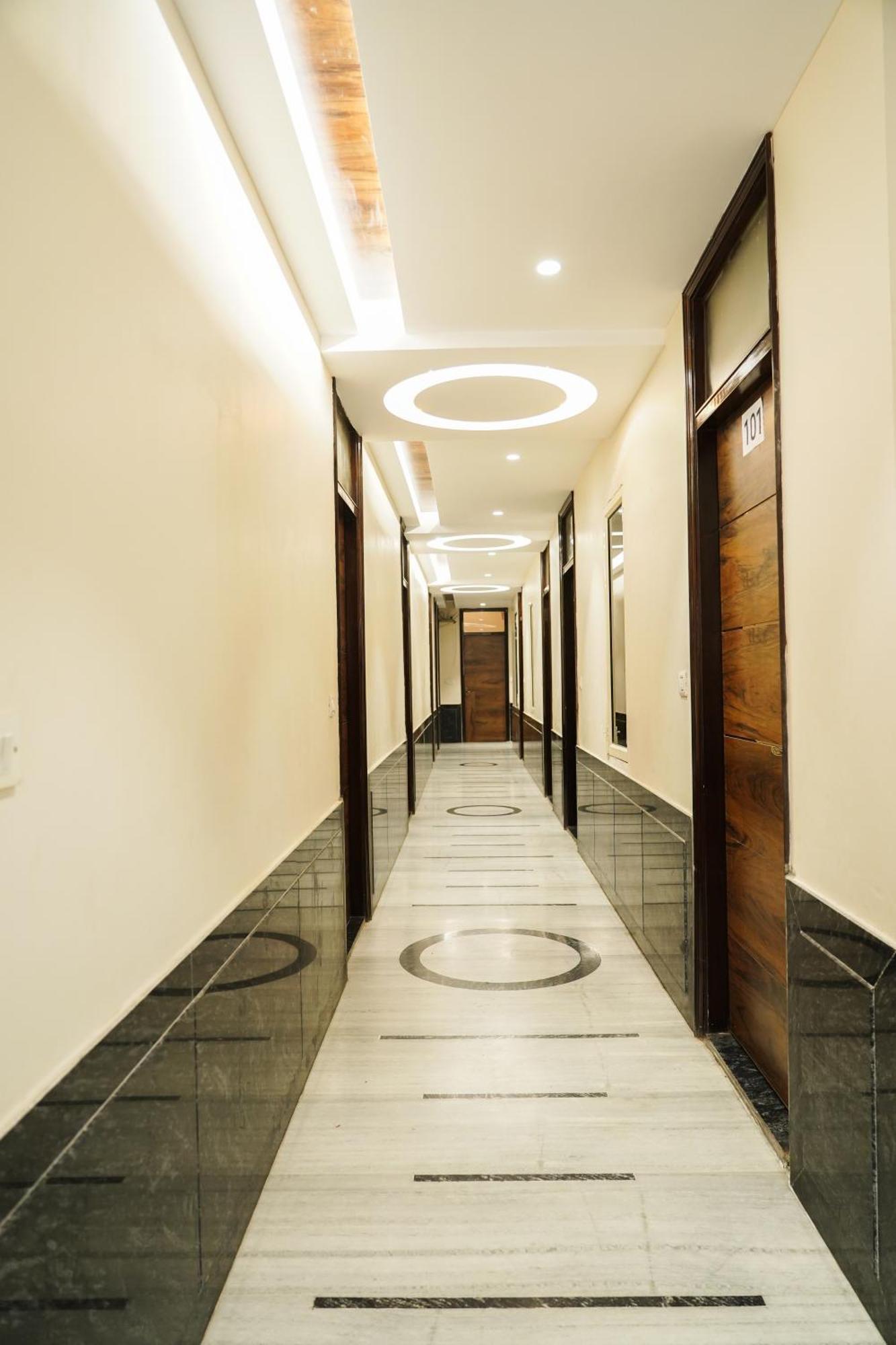 Hotel Batra Home Nizamuddin นิวเดลี ภายนอก รูปภาพ