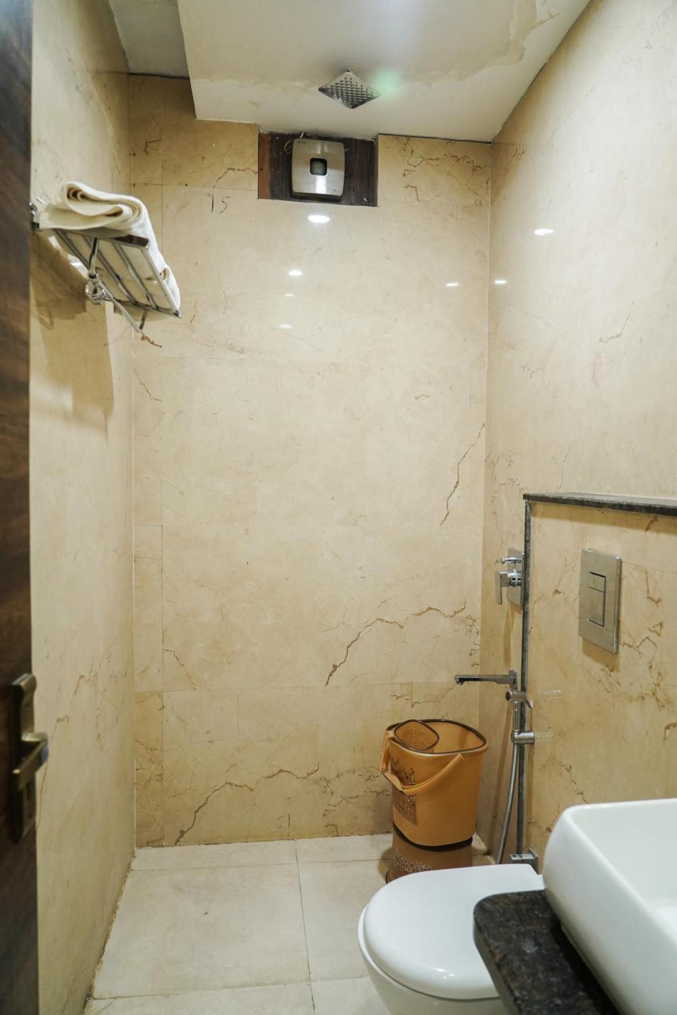 Hotel Batra Home Nizamuddin นิวเดลี ภายนอก รูปภาพ