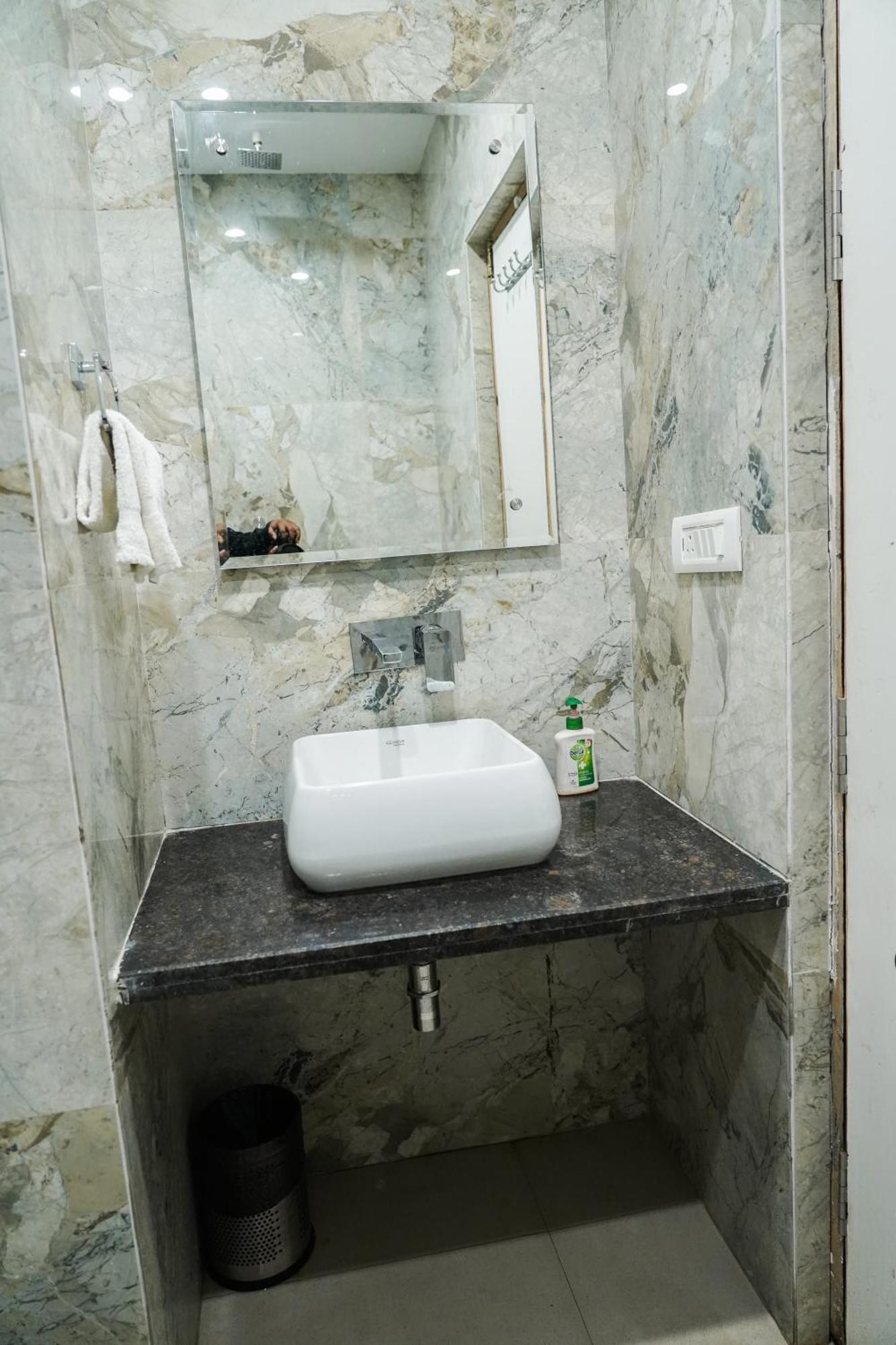 Hotel Batra Home Nizamuddin นิวเดลี ภายนอก รูปภาพ