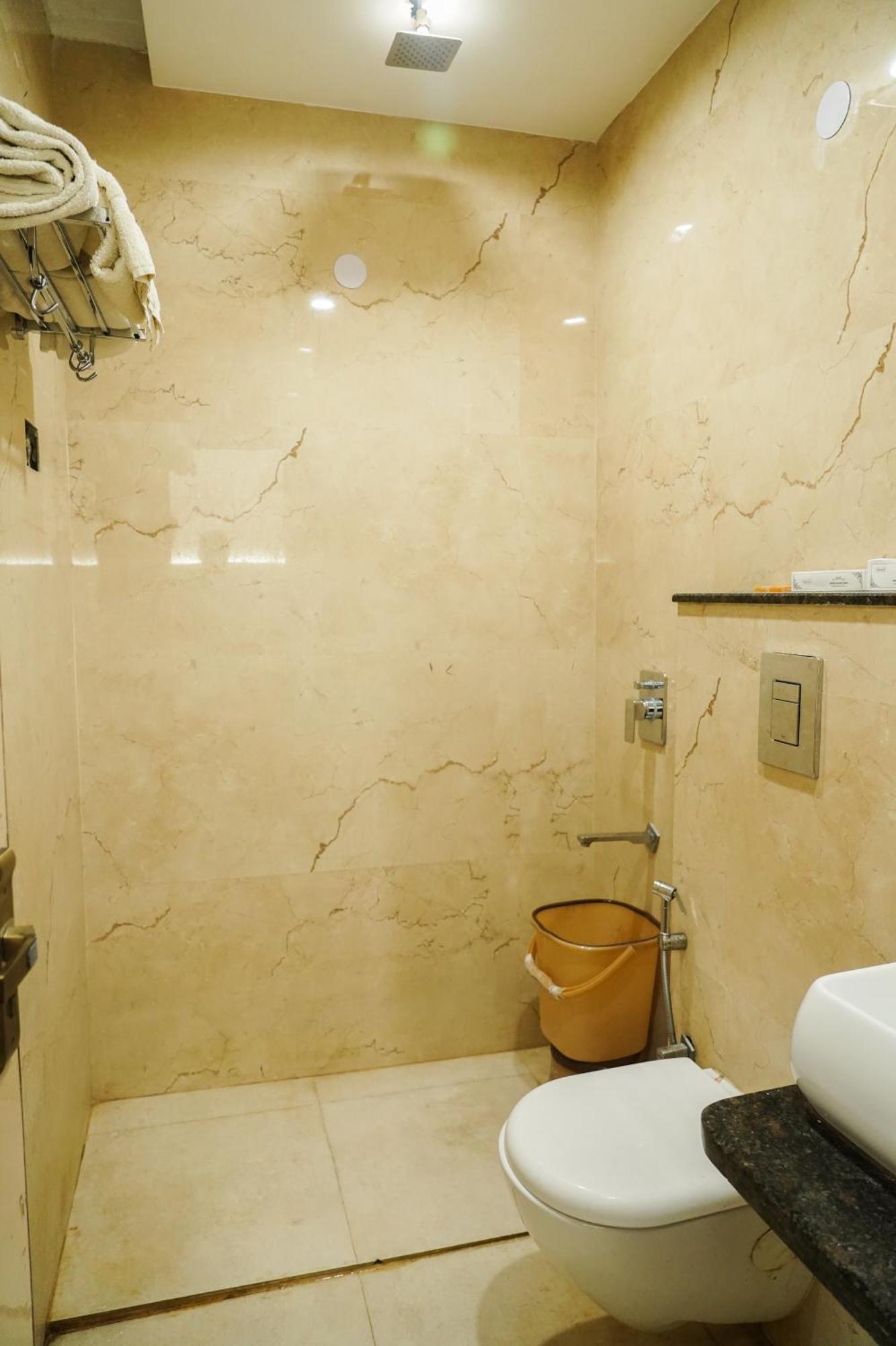Hotel Batra Home Nizamuddin นิวเดลี ภายนอก รูปภาพ