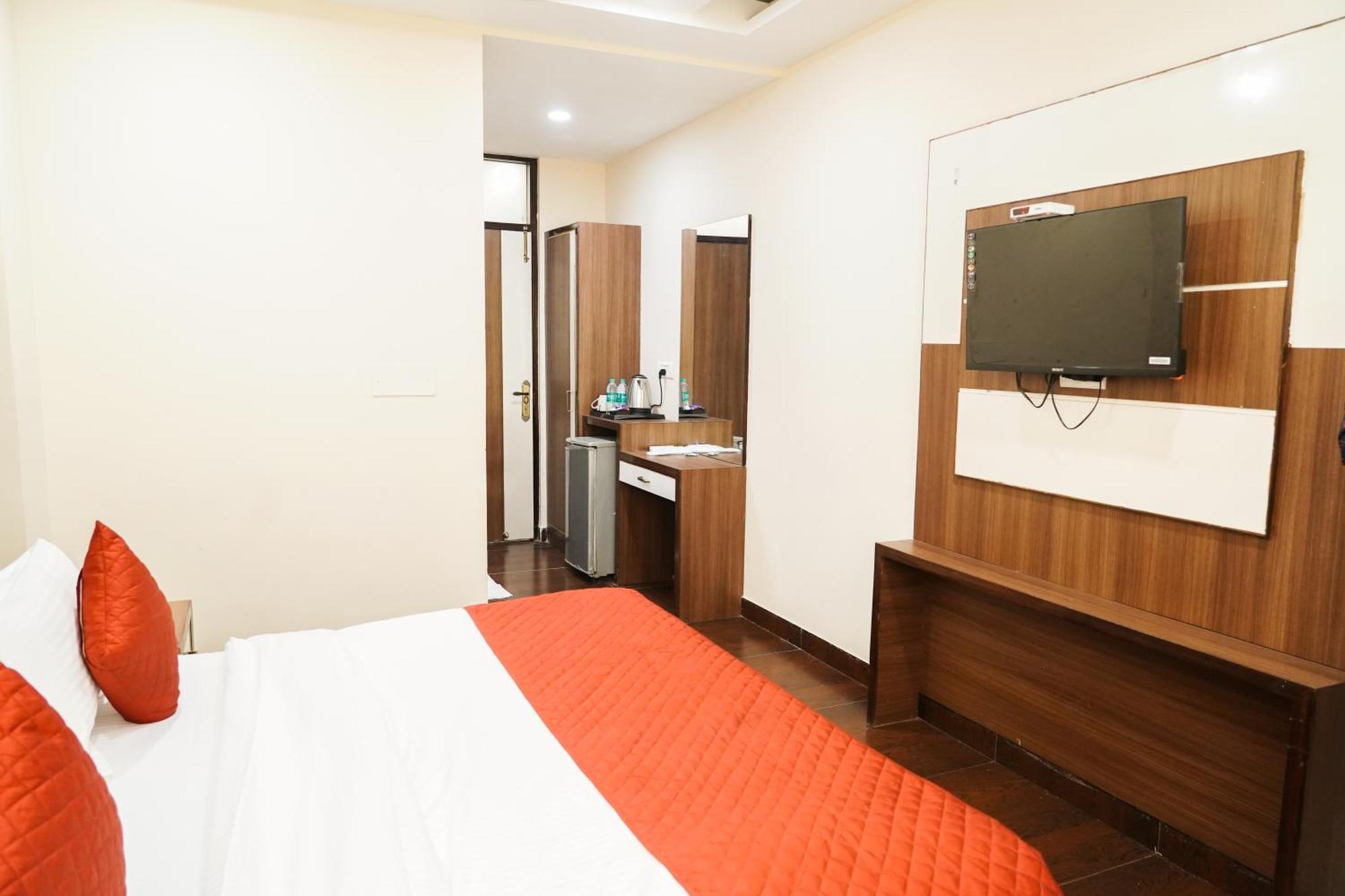 Hotel Batra Home Nizamuddin นิวเดลี ภายนอก รูปภาพ