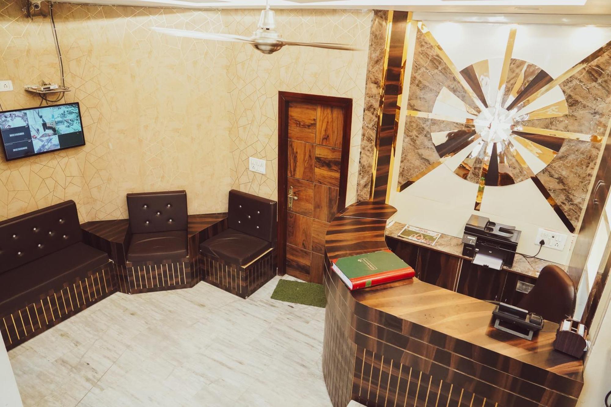 Hotel Batra Home Nizamuddin นิวเดลี ภายนอก รูปภาพ