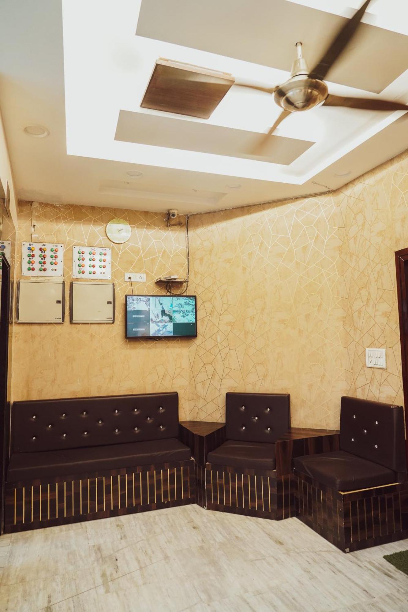Hotel Batra Home Nizamuddin นิวเดลี ภายนอก รูปภาพ